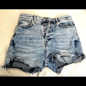 FREE PEOPLE. WE THE FREE WOMENS TRASHED HI-RISE DENIM CUTOFFS Sz.28